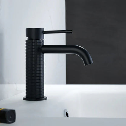 Vinnova, Mendavia Single-Handle Basin Bathroom Faucet in Brushed Gold