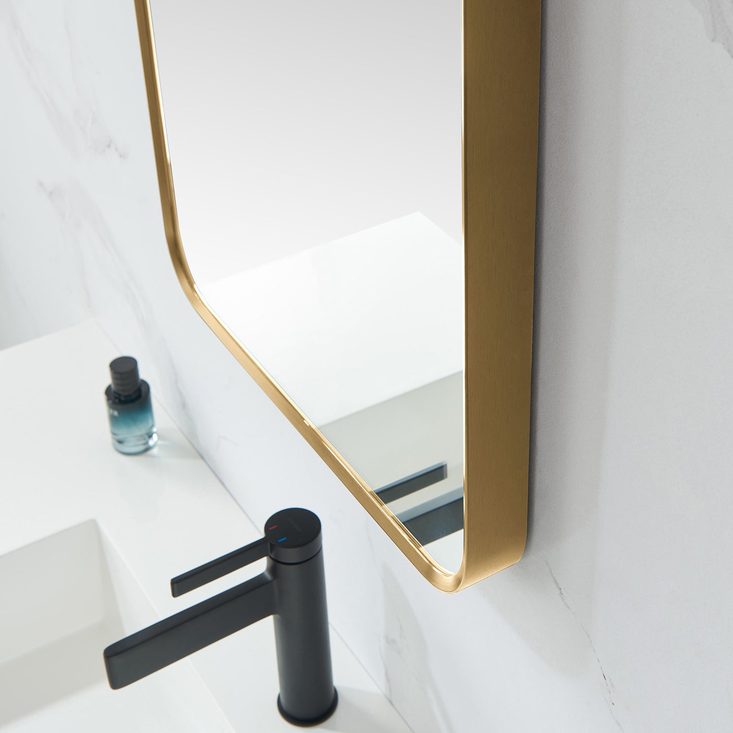 Vinnova, Mutriku 18 in. W x 36 in. H Rectangle Metal Wall Mirror in Brushed Gold