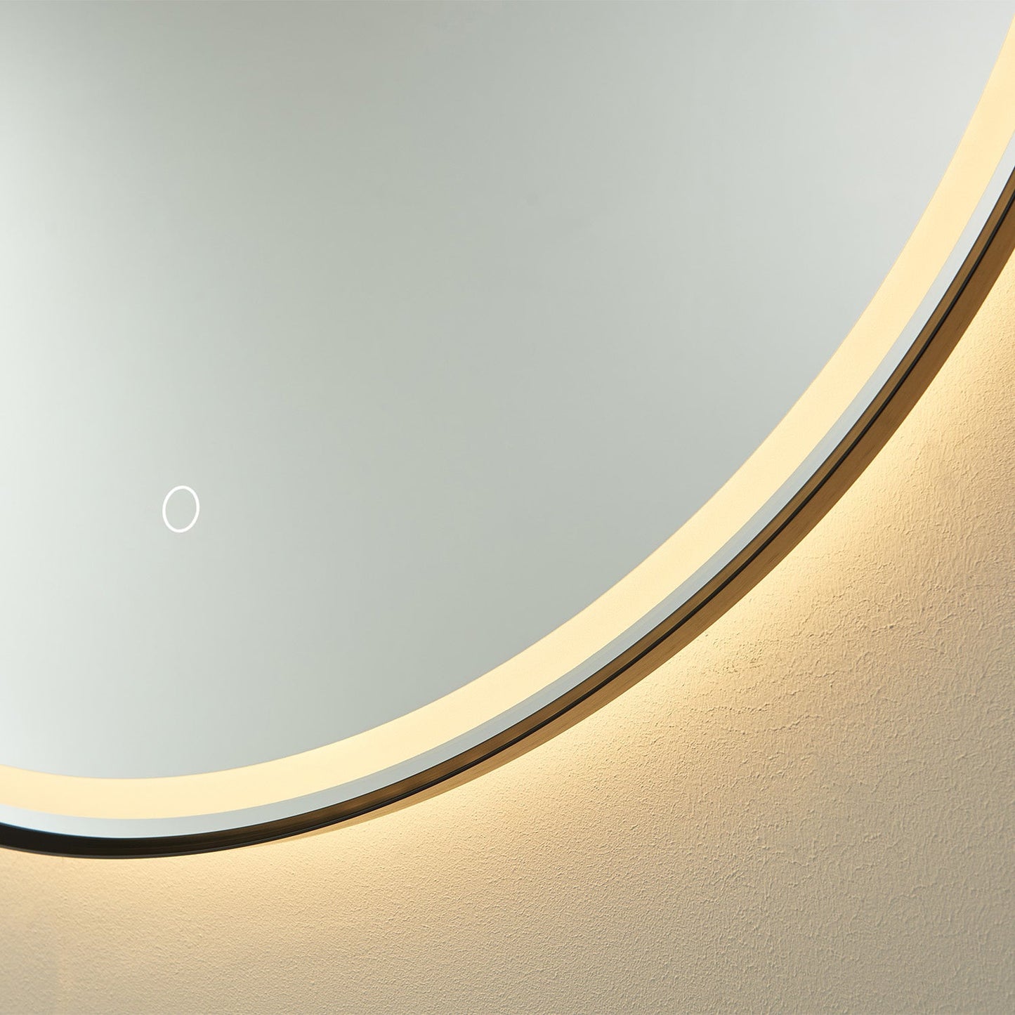 Vinnova, 32'' Round LED Lighted Accent Bathroom/Vanity Wall Mirror