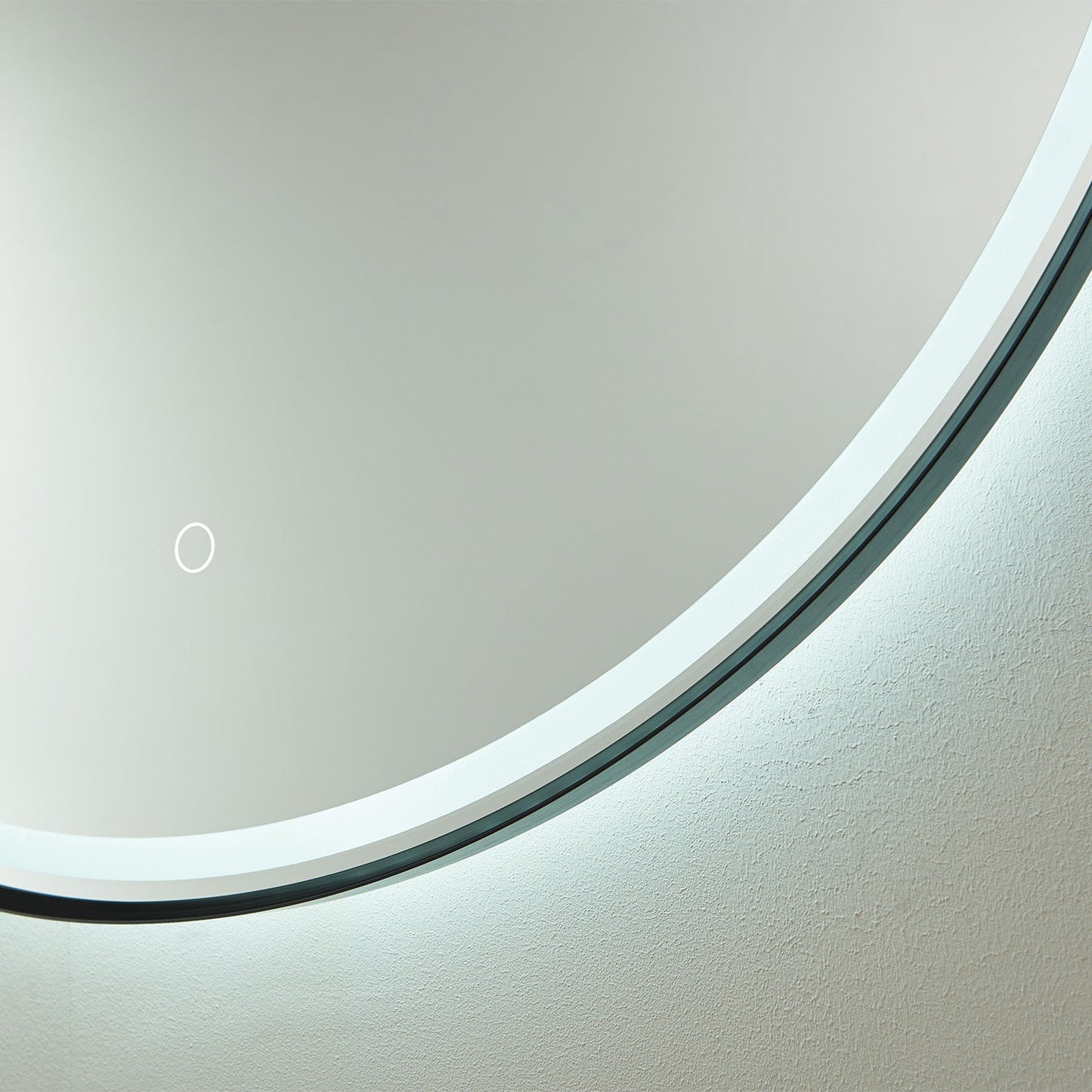 Vinnova, 32'' Round LED Lighted Accent Bathroom/Vanity Wall Mirror