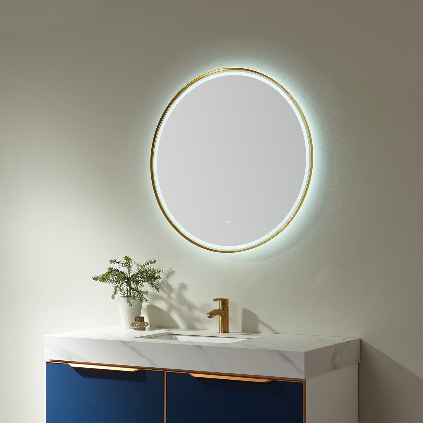Vinnova, 32'' Round LED Lighted Accent Bathroom/Vanity Wall Mirror