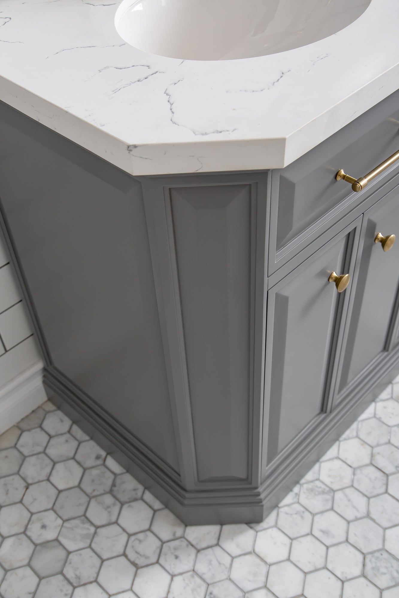 Palace 60 in. W Bath Vanity in Cashmere Grey with Quartz Vanity Top with White Basin | Water Creation