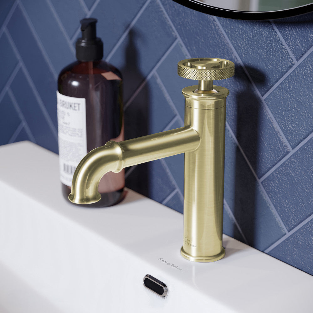 Swiss Madison Avallon single hole bathroom faucet, detail 2