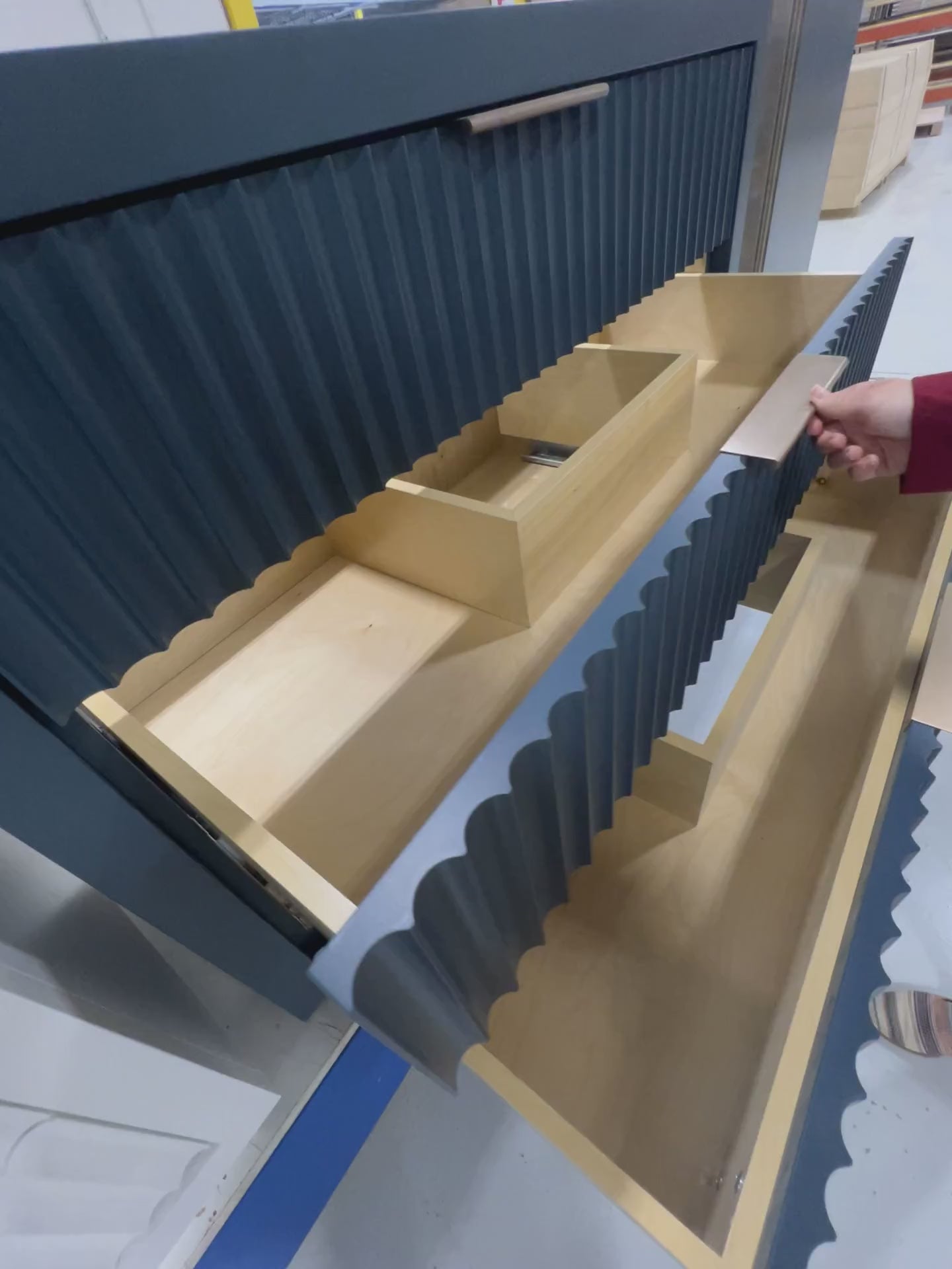 LeCrieú U-shaped drawer in Hague Blue, demonstration